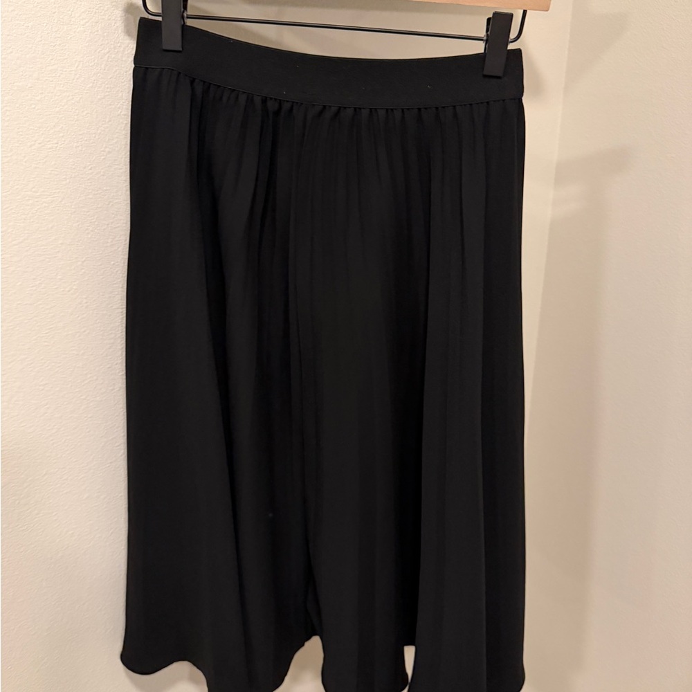 Elegant Black Pleated Women's Skirt
